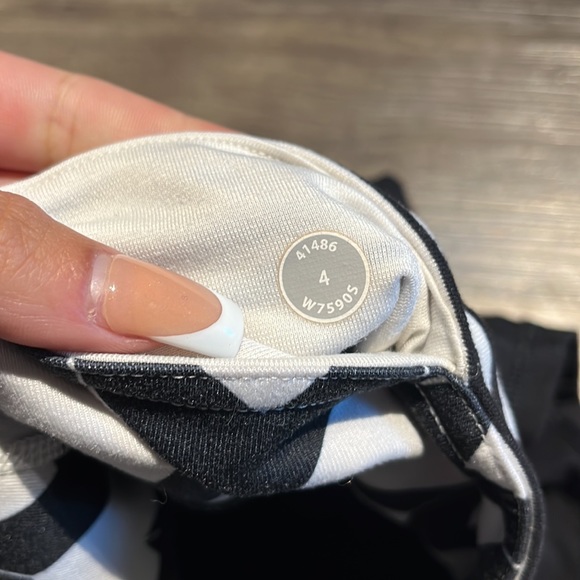 Lululemon reversible boogie shorts - Picture 7 of 7